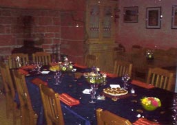 La salle de l'auberge de Benge